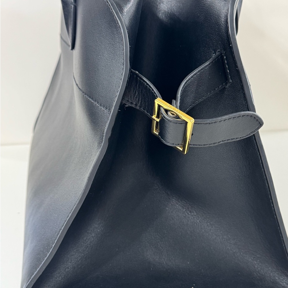 The Row knock off - Classic Black Leather Tote Bag - Structured w/ Gold Hardware - Picture 2 of 11
